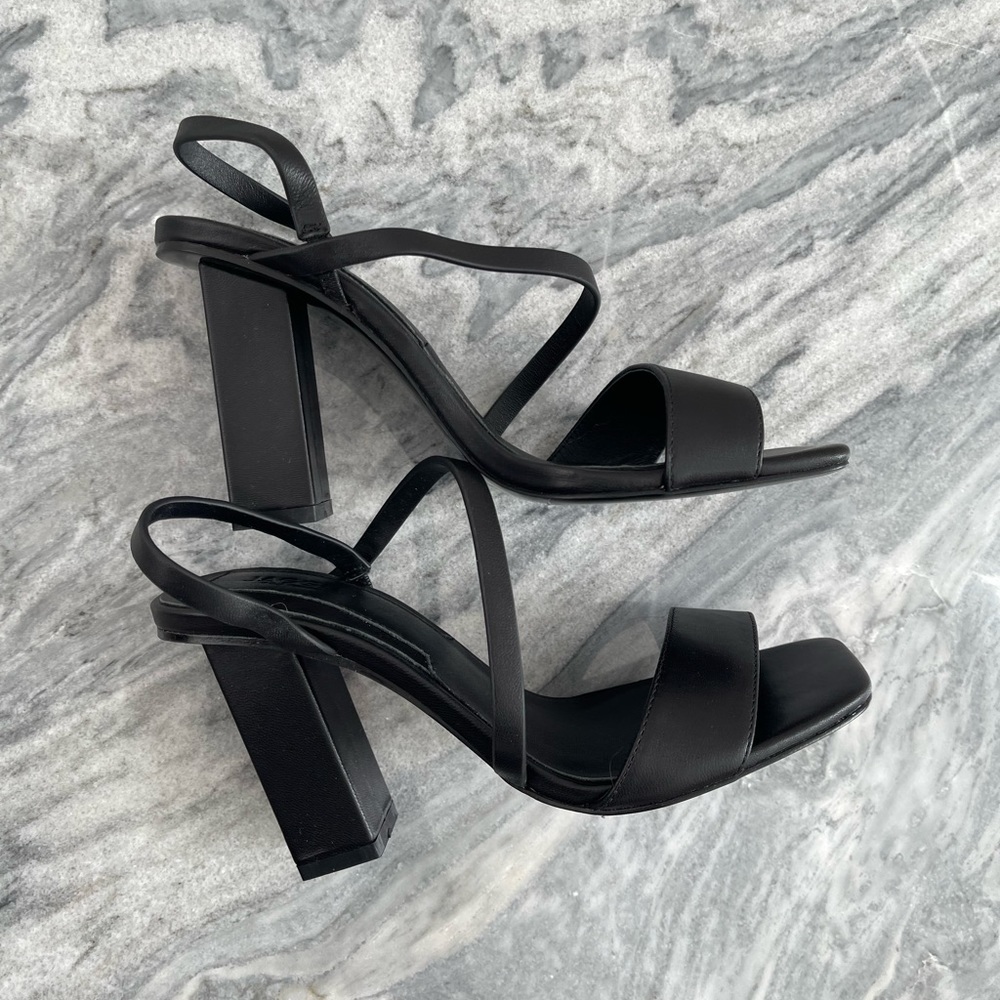 JAGGAR the Label Adapt High Heel in black, NWOT